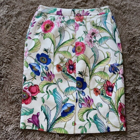 Ann Taylor Floral Skirt - Picture 2 of 5